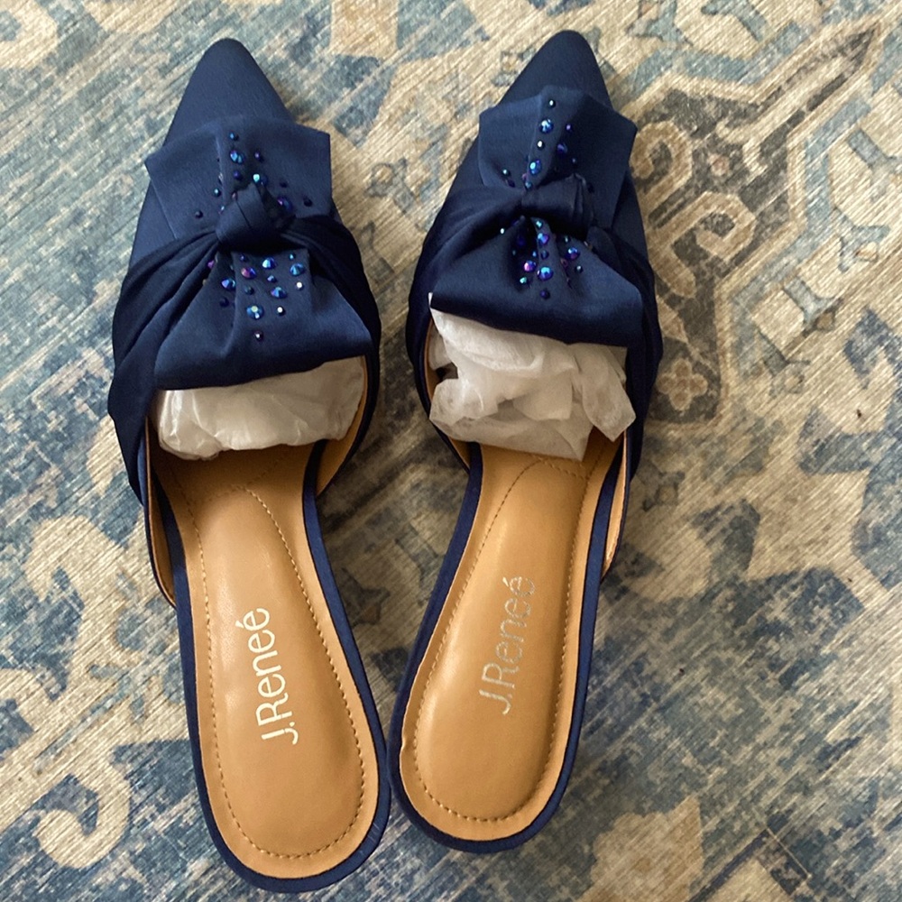 NWT Gorgeous Navy J. Renee Court Mules